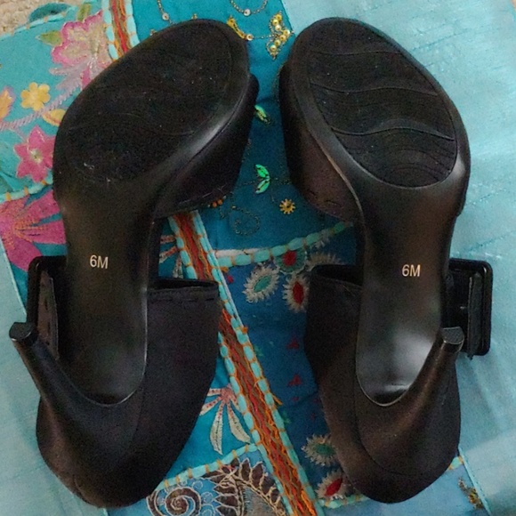 Impo satin heels with strap - Picture 4 of 4